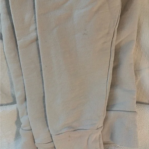 UNIF Cream Sweatshirt with Black Logo - Picture 6 of 6